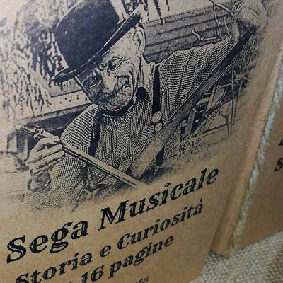 La Sega Musicale Mini Libro Particolare Copertina Foto