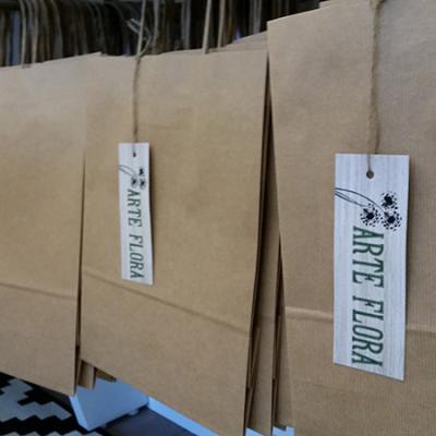 Cartellini Su Carta Riciclata Fiorai Particolare Carta Kraft