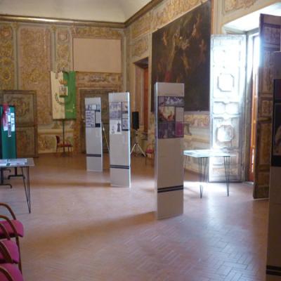 Allestimento Mostra Con Totem In Polionda Alvito Comune