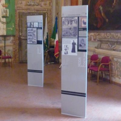 Allestimento Mostra Con Totem In Polionda Alvito Sala Consiliare