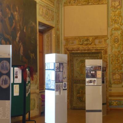 Allestimento Mostra Con Totem In Polionda Alvito