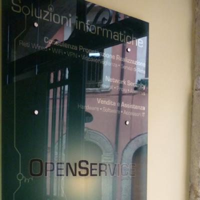 Allestimento Insegna Plexiglass Sora Muro