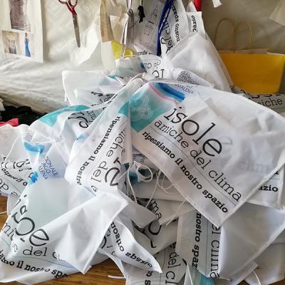 Basta Con La Plastica In Mare Bandiere Isole Amiche Del Clima